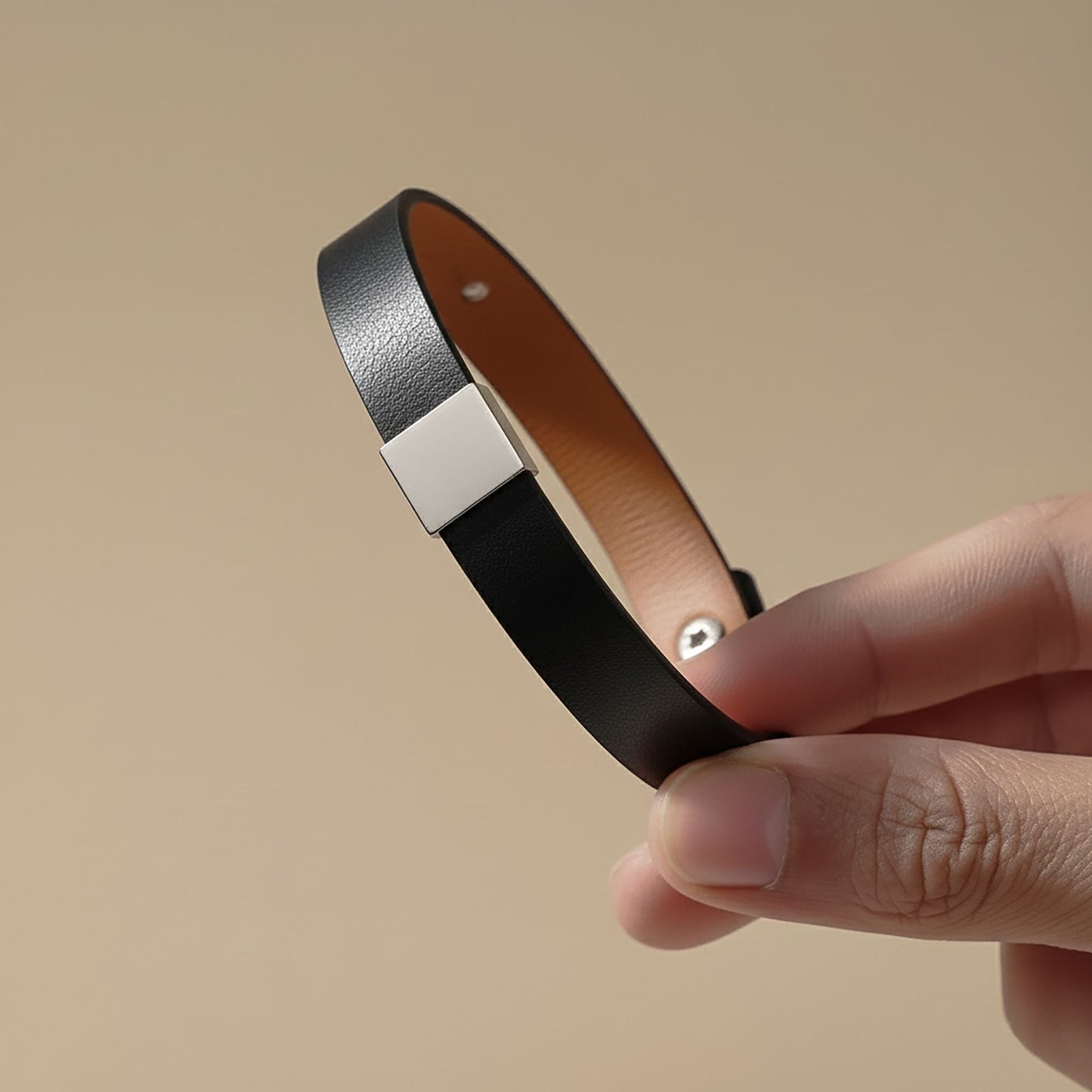 Bracelet Homme Gravé — Le Message Caché | Cuir & Acier